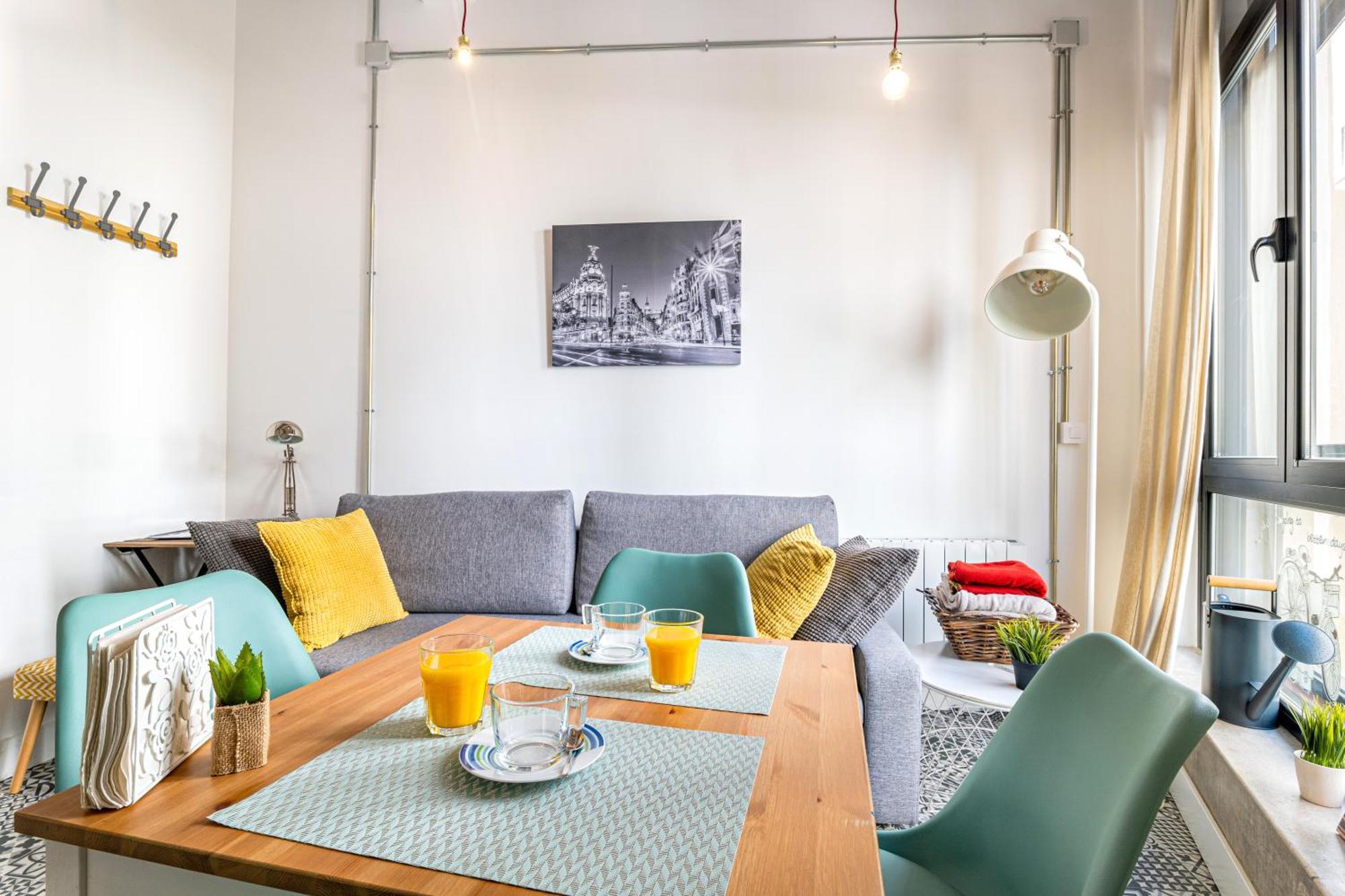 Vintage Apartment Near Puerta Del Sol Madrid Exterior photo