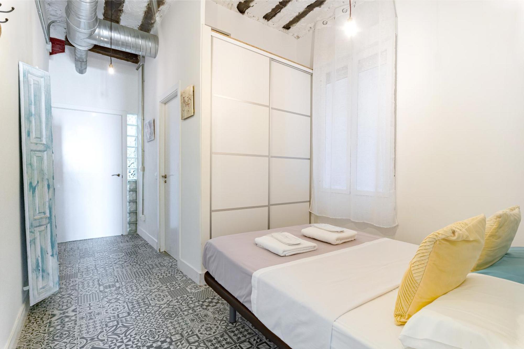 Vintage Apartment Near Puerta Del Sol Madrid Exterior photo