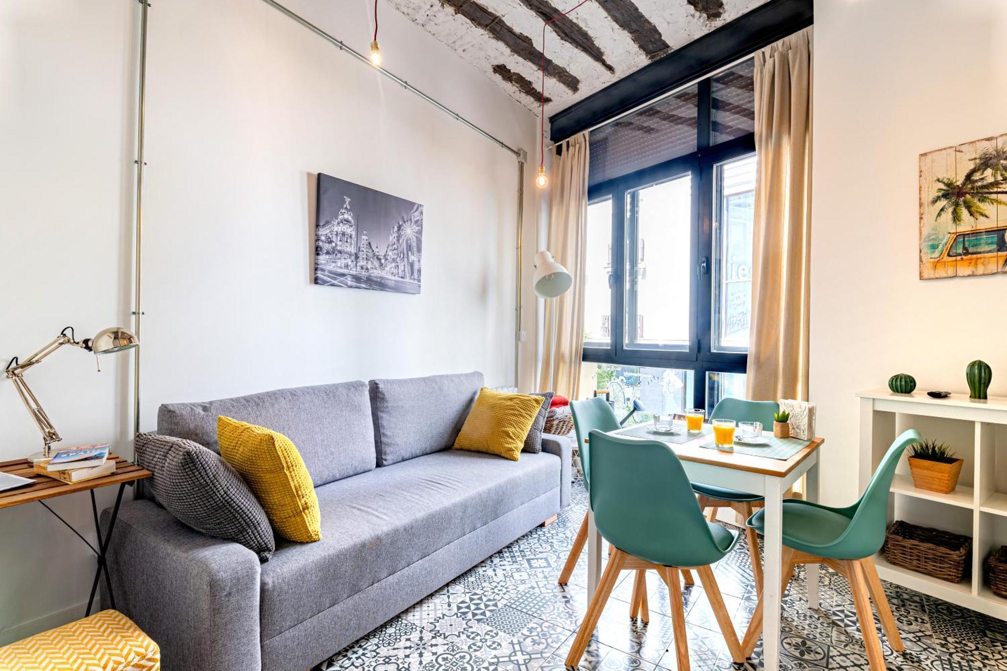 Vintage Apartment Near Puerta Del Sol Madrid Exterior photo