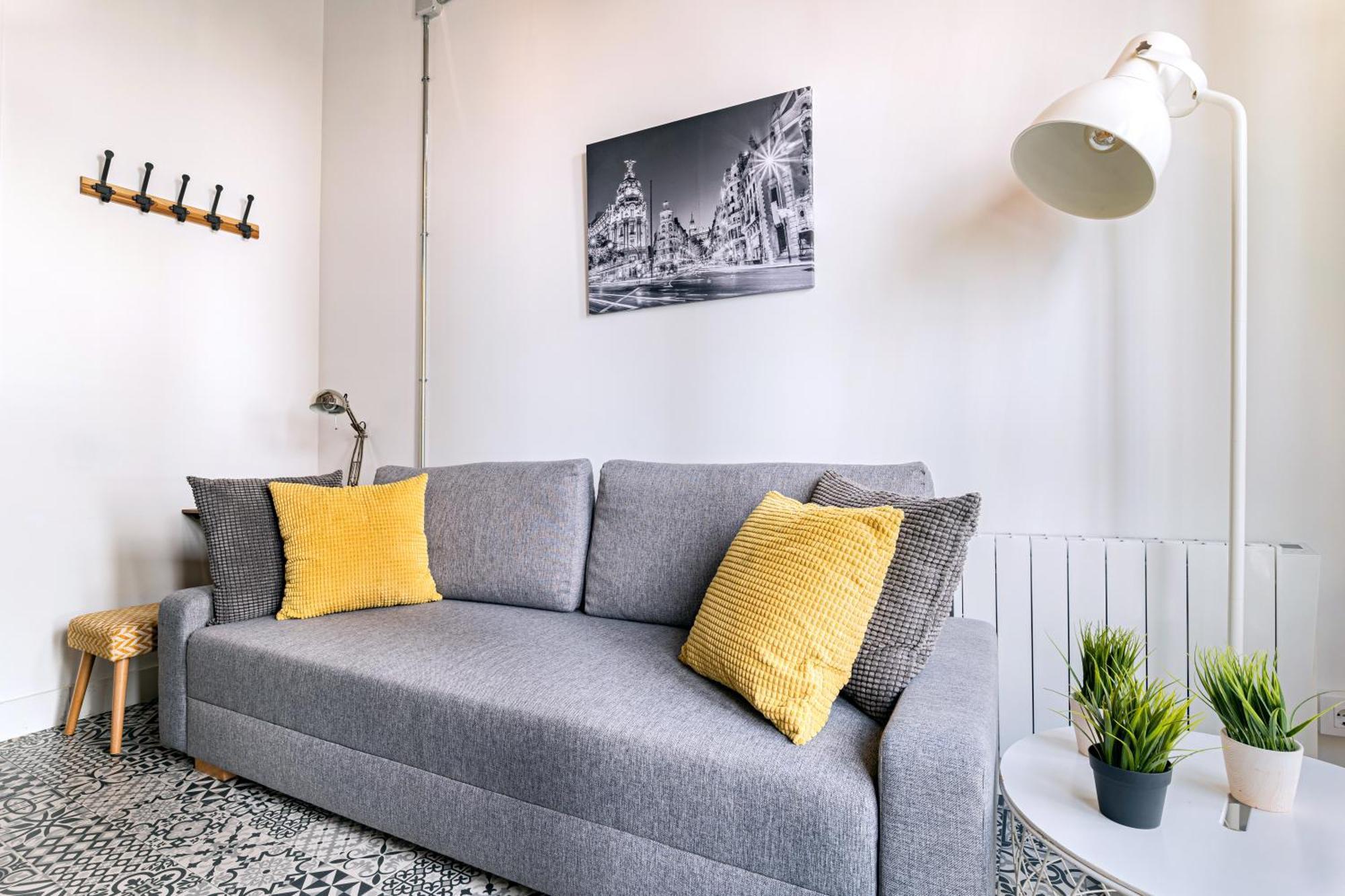 Vintage Apartment Near Puerta Del Sol Madrid Exterior photo