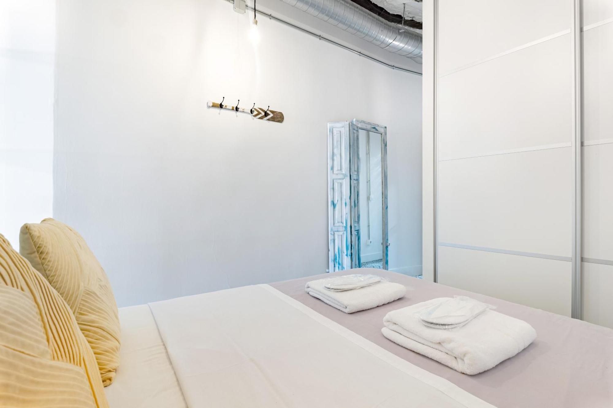 Vintage Apartment Near Puerta Del Sol Madrid Exterior photo