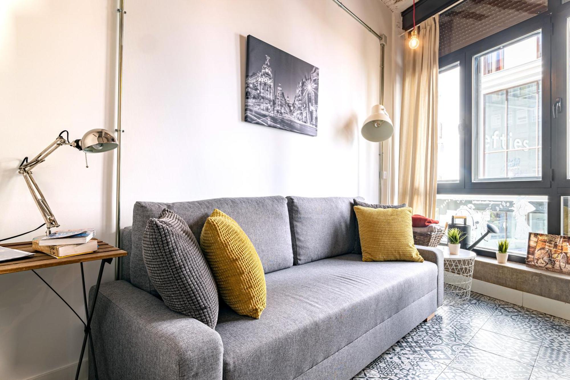Vintage Apartment Near Puerta Del Sol Madrid Exterior photo